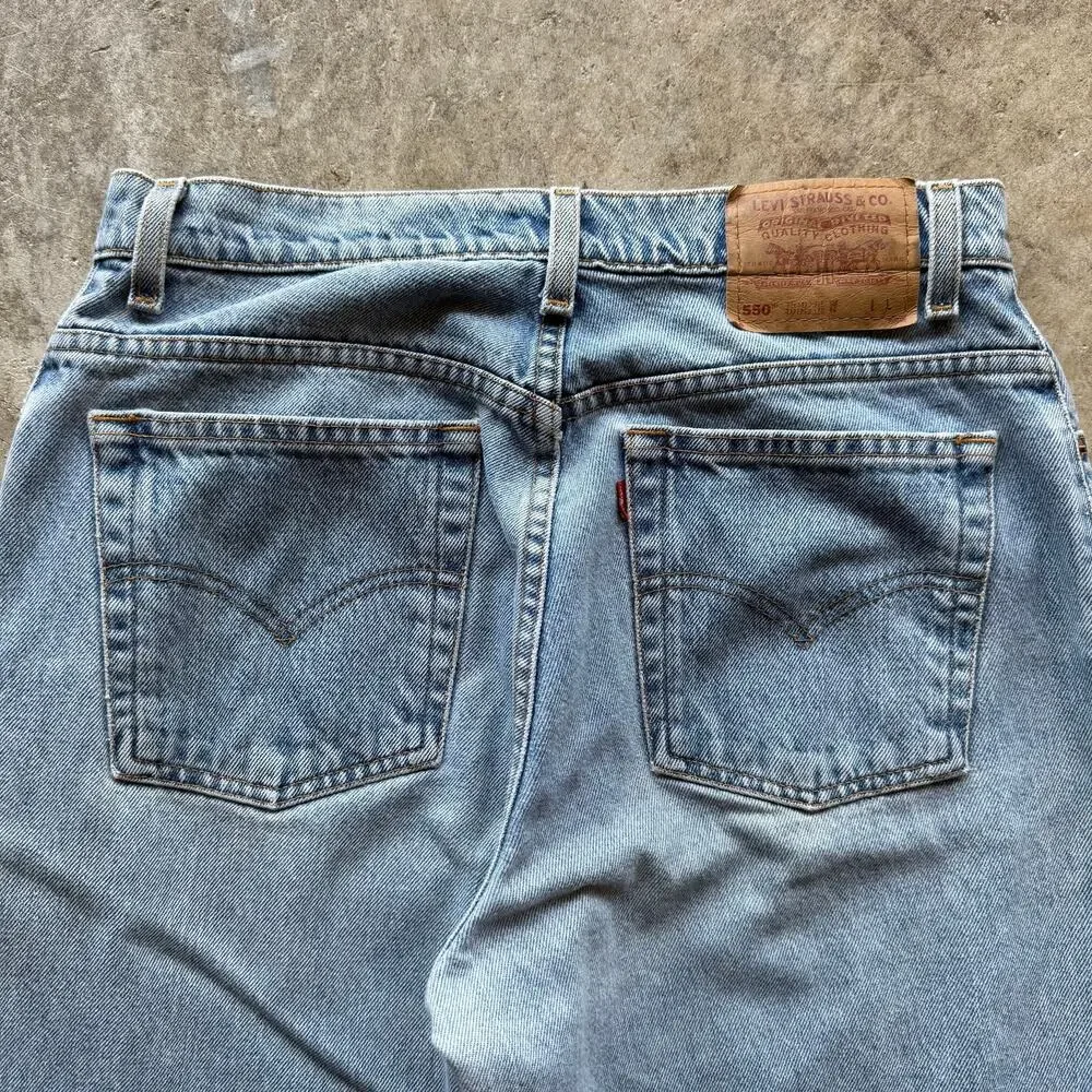 Vtg 1990s Levis 550 Lightwash Blue Jeans Size 32x32